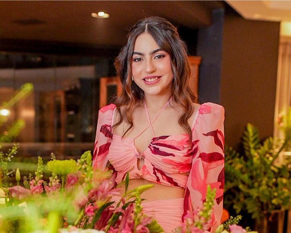 Nicole Dall’Olio dá o start nas suas comemorações de 15 anos com festa intimista cheia de amor Nicole Dall’Olio dá o start nas suas comemorações de 15 anos com festa intimista cheia de amor