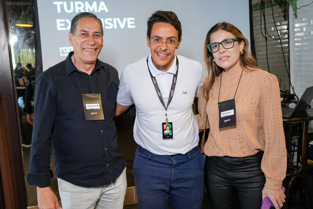 
				Adriano Souza, Igor Cunha E Rosangela Costa
				