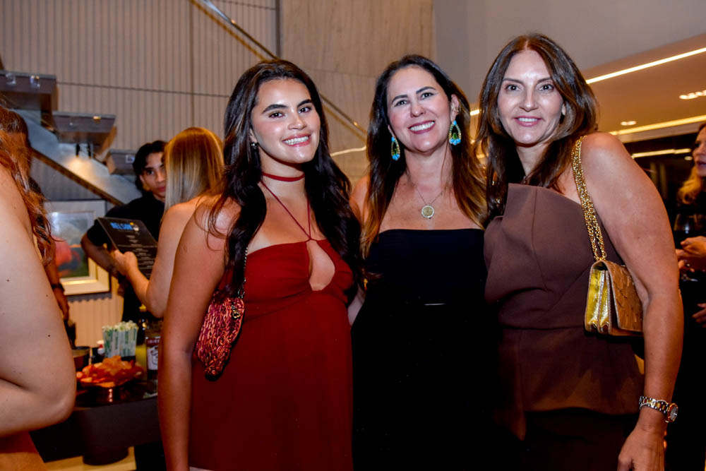 Ana Julia Sales, Jorgiana Sales E Raquel Aragão