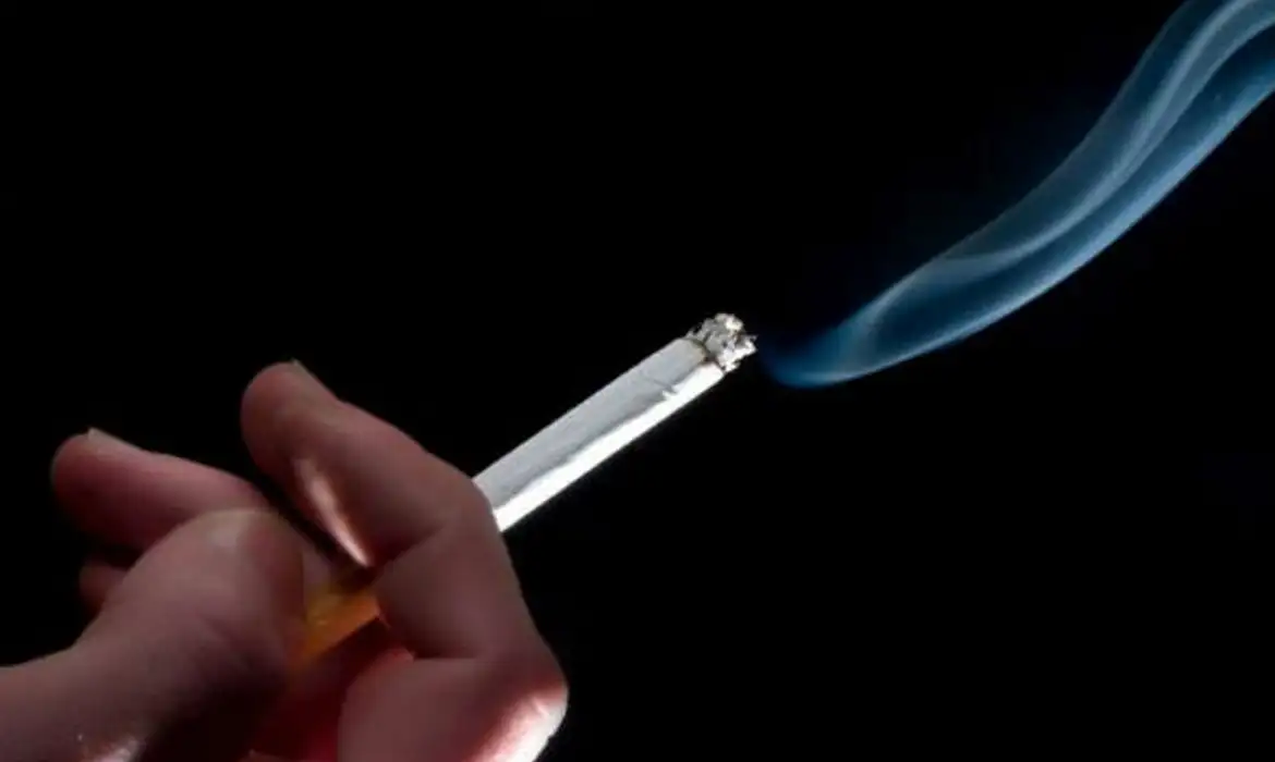 Decreto aumenta imposto sobre cigarro e eleva preço mínimo do maço Decreto aumenta imposto sobre cigarro e eleva preço mínimo do maço