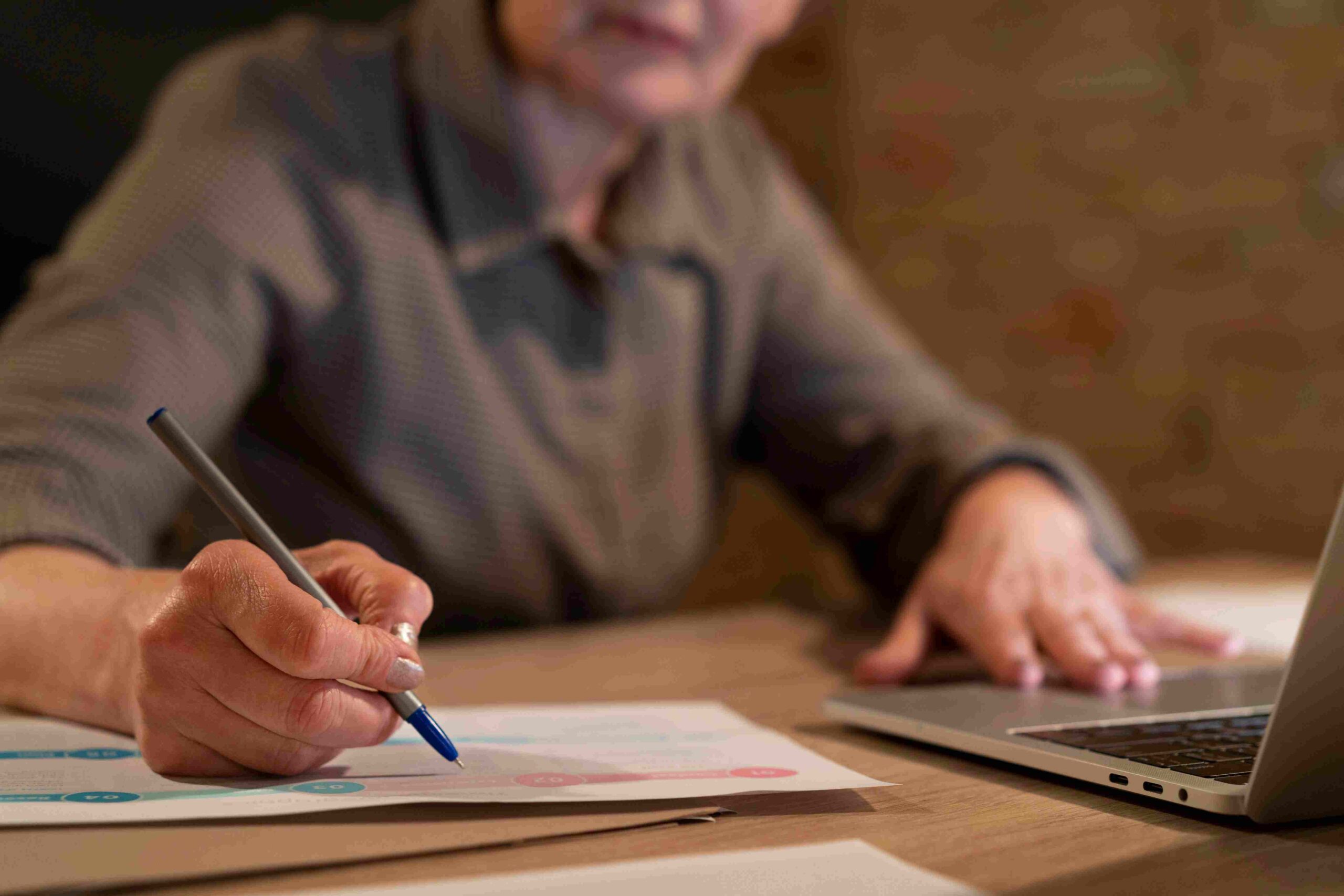 Renda do empreendedor sênior supera em mais de 40% a do jovem dono de pequeno negócio Renda do empreendedor sênior supera em mais de 40% a do jovem dono de pequeno negócio
