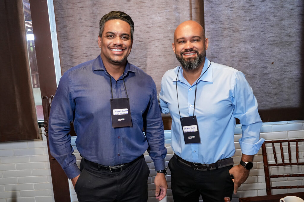 
				Esdras Barbosa E Leonardo Lucas
				