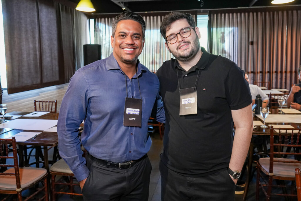 
				Esdras Barbosa E Victor Rios
				