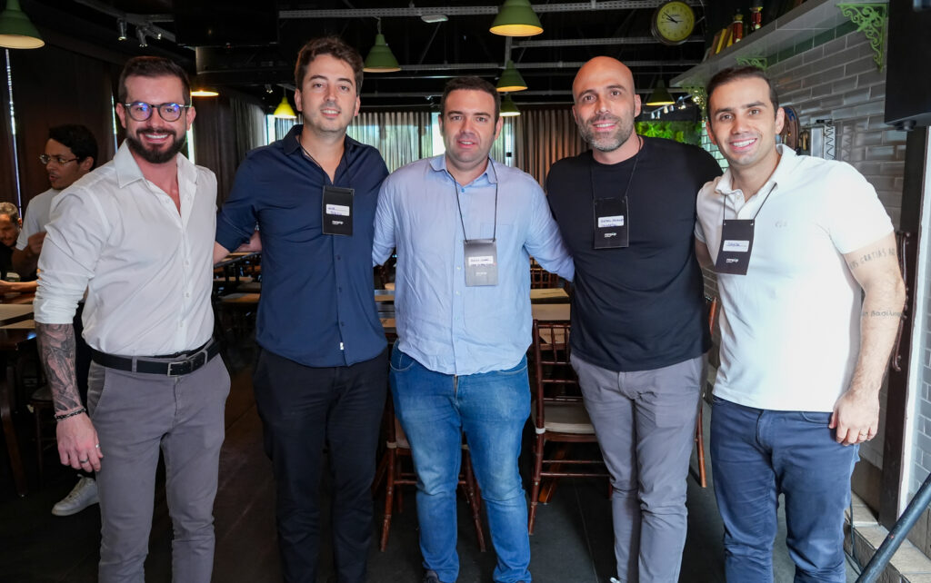 
				Gabriel Franco, Victor Moreira, Diego Cidrao, Rafael Arcanjo E Sayde Baide 
				