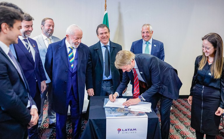 Governo federal e Latam firmam parceria para investimento de US$ 2 bilhões