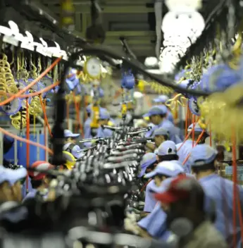 Faturamento da indústria sobe 2,3% em janeiro, mas está abaixo de 2025