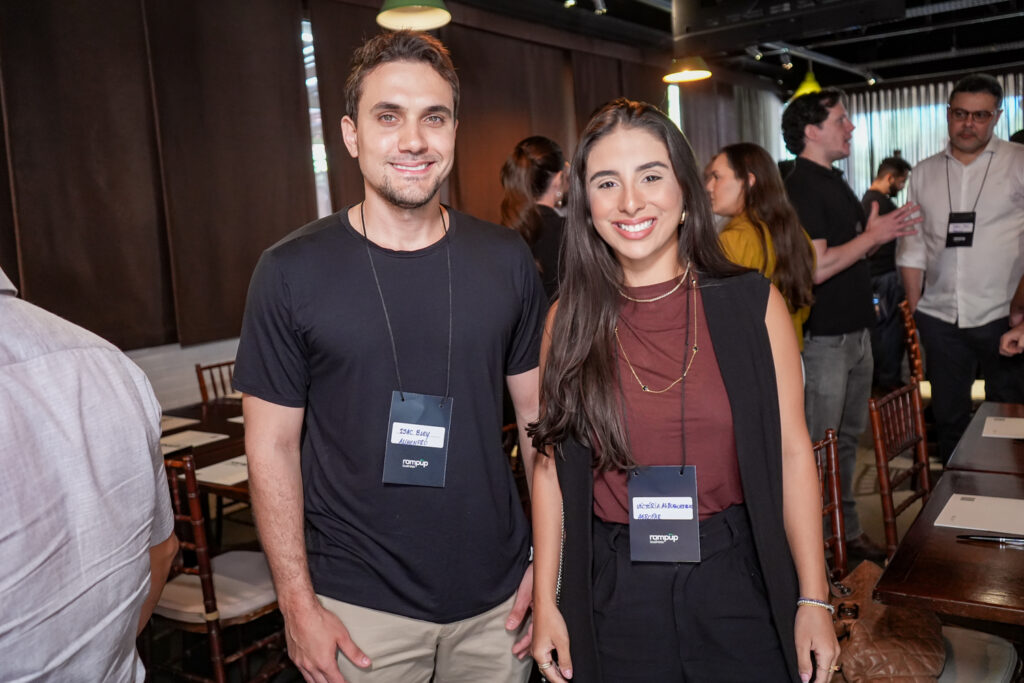 
				Isaac Blei E Victoria Albuquerque
				