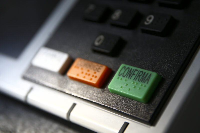 O novo campo de batalha eleitoral: IA, plataformas e desinformação