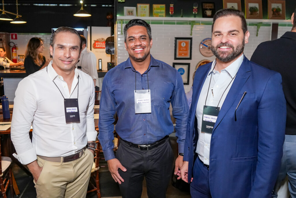 
				Loredan Bernnuty, Esdras Barbosa E Rodrigo Vancini
				