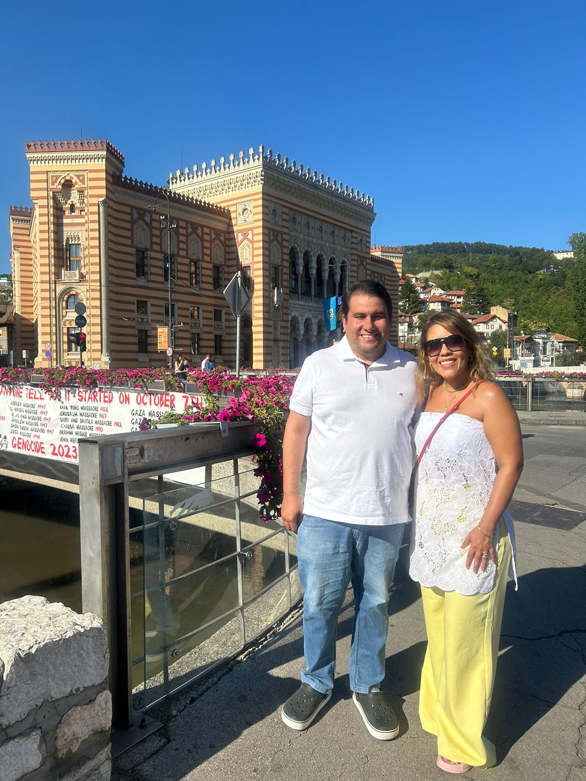 Paulo Aragão e Lais Soares curtem temporada de férias na região dos Bálcãs, na Europa