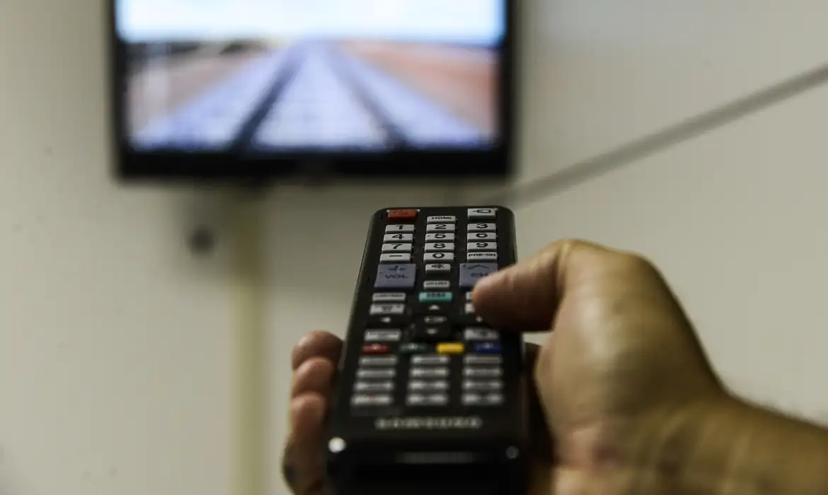 Presença de TV diminui e 42,1% dos lares com o aparelho têm streaming Presença de TV diminui e 42,1% dos lares com o aparelho têm streaming