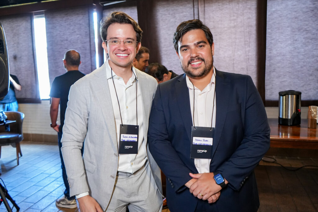 
				Rafael Albuquerque E Thiago Pinho
				