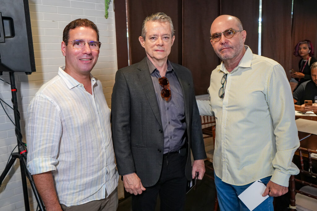 
				Roberto Araujo, George Cunha E Samir Baide
				