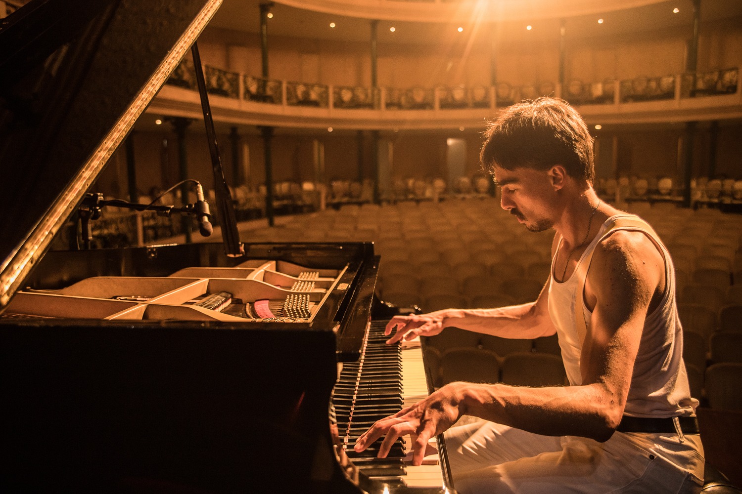 Bruno Hrabovsky traz “Queen ao Piano” para Fortaleza em única apresentação no TJA