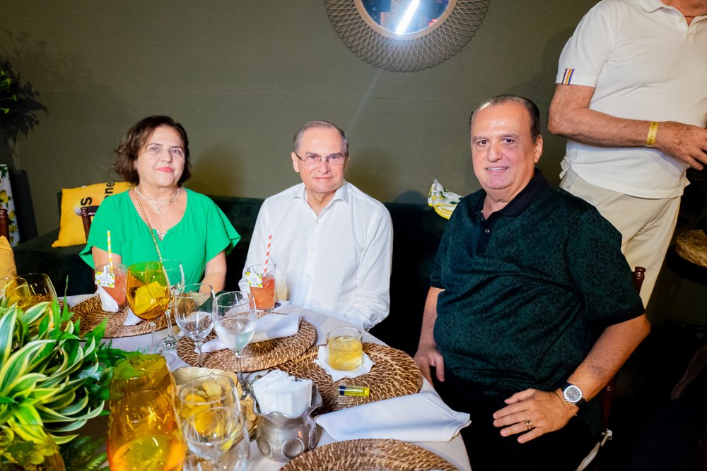 Elisbeth E Abelardo Benevides, E Max Câmara