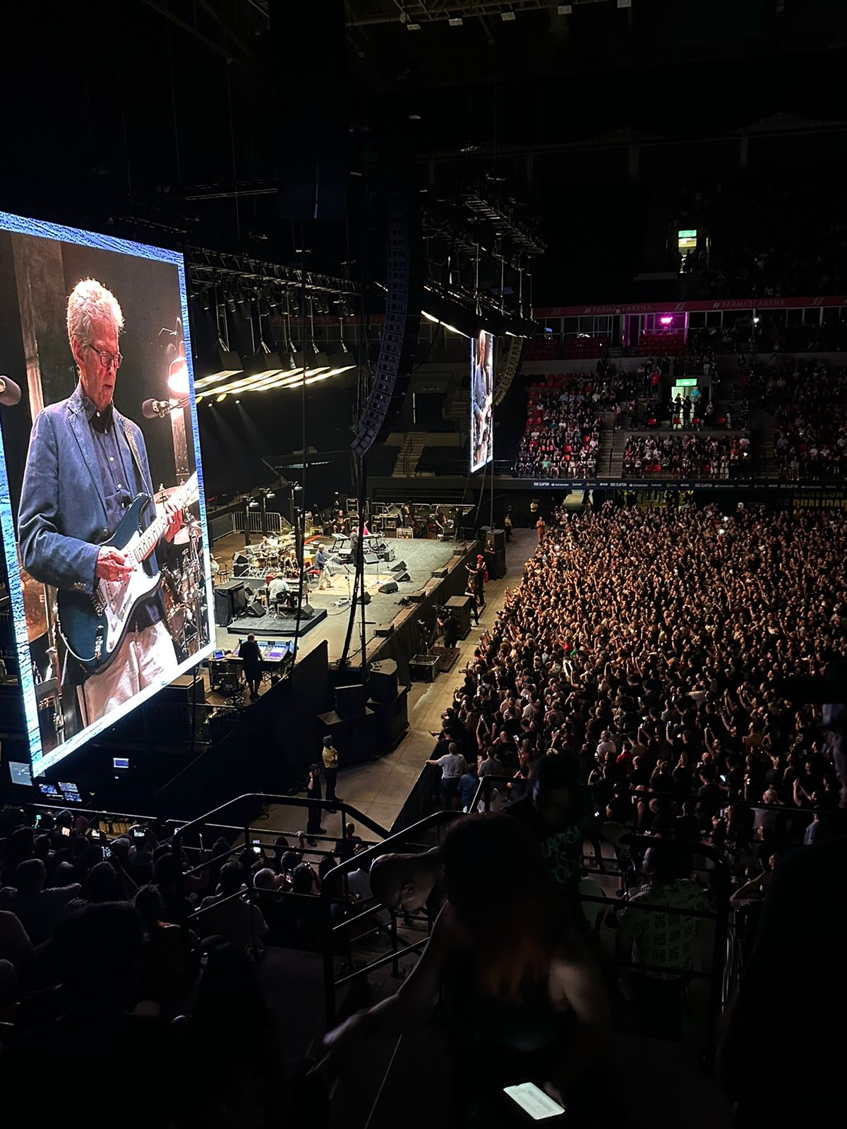 Pompeu Vasconcelos e Mariana da Fonte prestigiam show de Eric Clapton no RJ Pompeu Vasconcelos e Mariana da Fonte prestigiam show de Eric Clapton no RJ