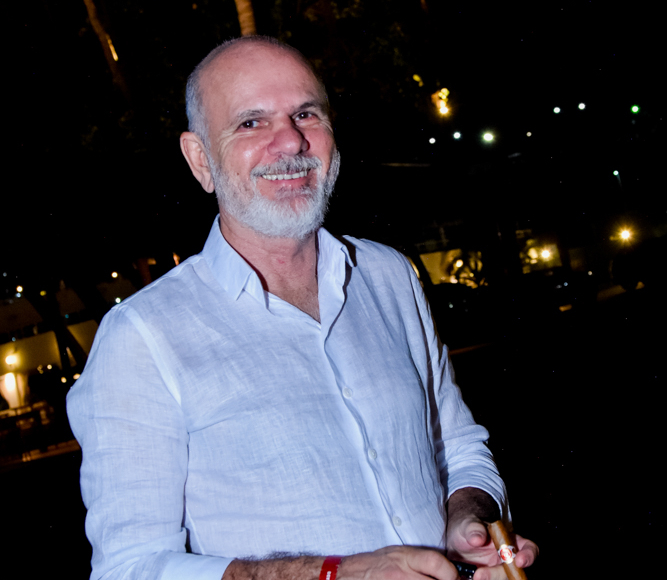 João Carlos Parente recebe a mais alta comenda do Legislativo de Fortaleza