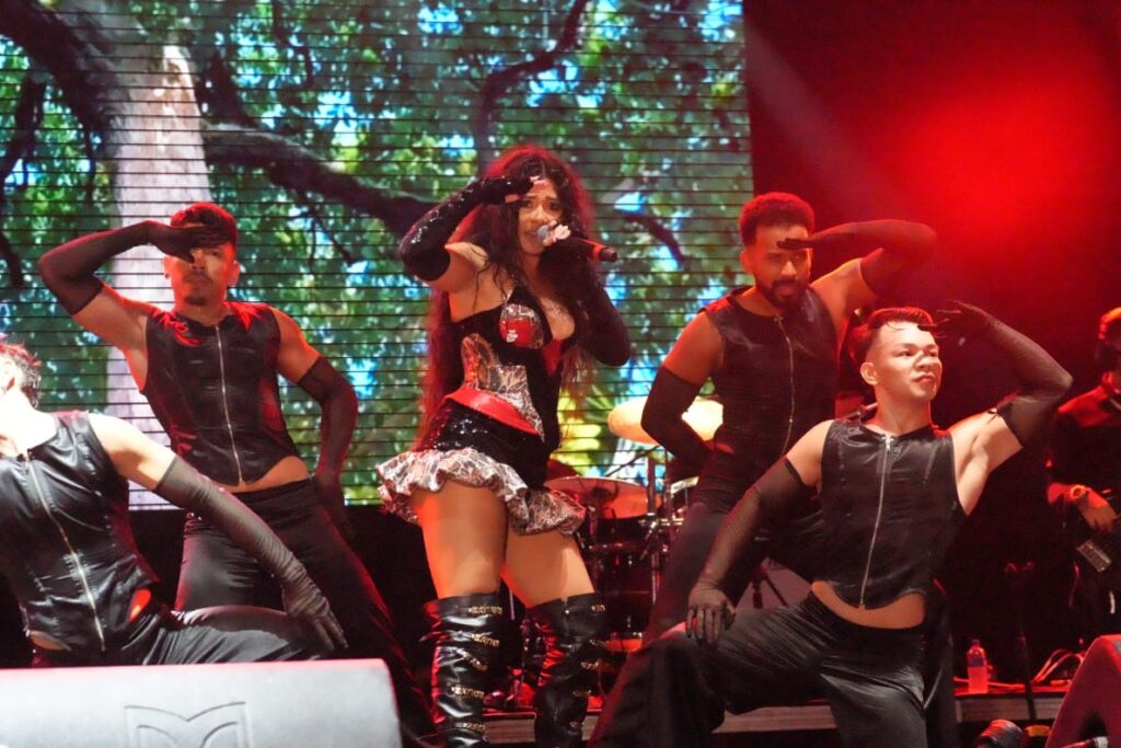 
				Rock In Rio Domingo 16
				