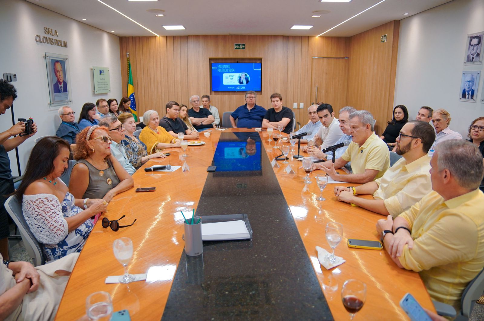 Sarto anuncia requalificação da Praça do Ferreira e criação de núcleo gestor para o Centro de Fortaleza Sarto anuncia requalificação da Praça do Ferreira e criação de núcleo gestor para o Centro de Fortaleza