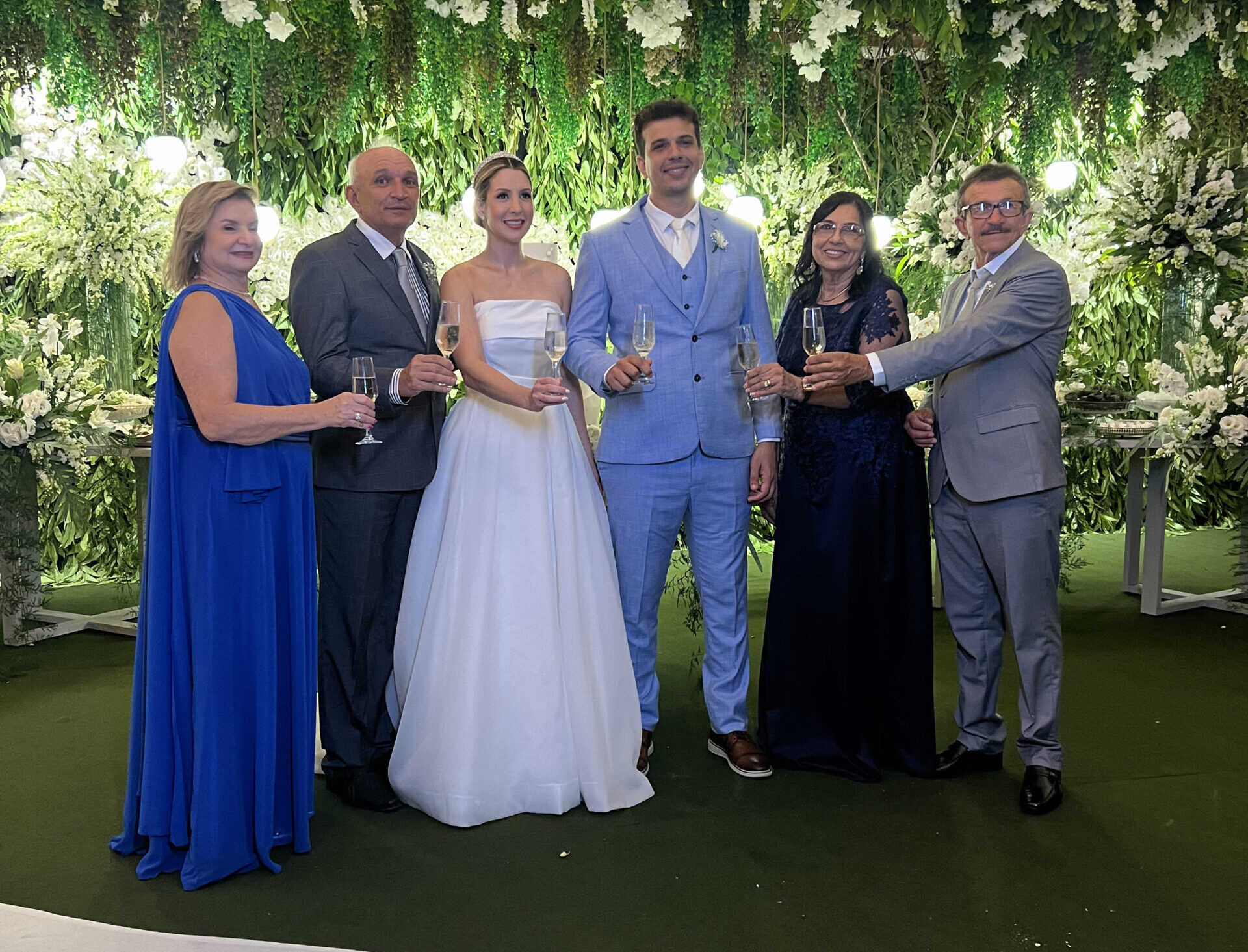 Casamento de Alice Corrêa e Helvécio Pereira reúne família e amigos em São Luís Casamento de Alice Corrêa e Helvécio Pereira reúne família e amigos em São Luís