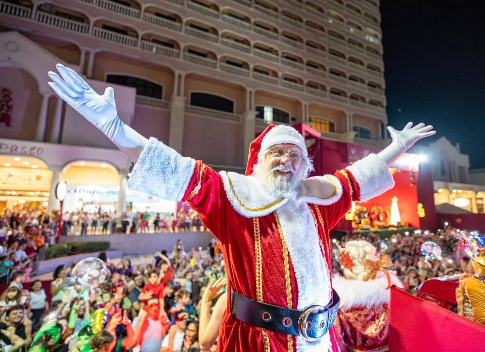 Shopping Del Paseo recebe o Papai Noel com um show especial dos Bolofofos Shopping Del Paseo recebe o Papai Noel com um show especial dos Bolofofos