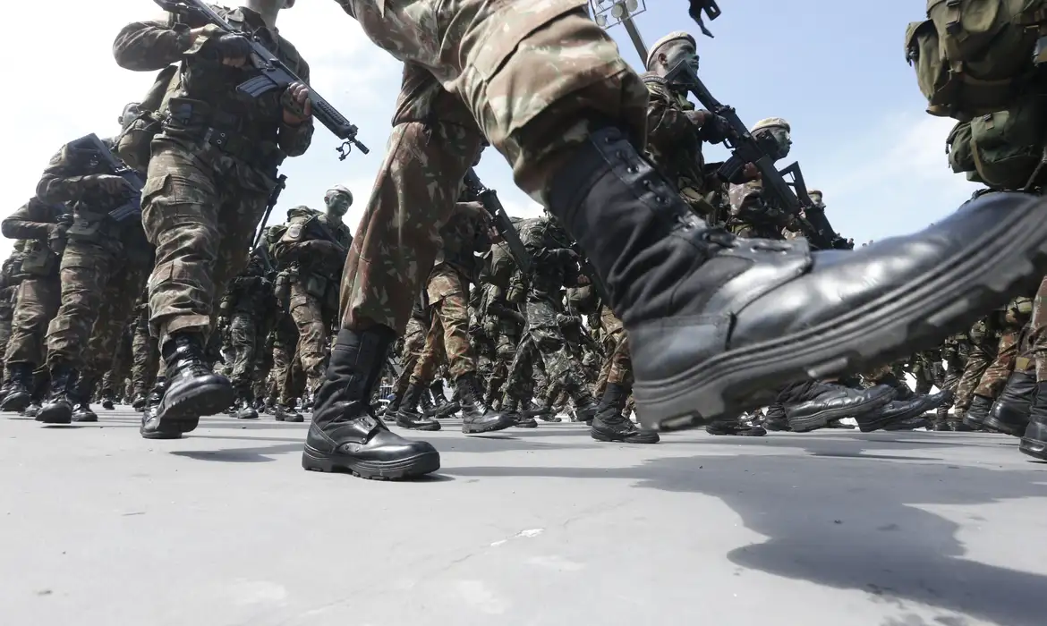 Efetivo de 1.600 militares do Exército reforçará segurança das eleições no Ceará Efetivo de 1.600 militares do Exército reforçará segurança das eleições no Ceará