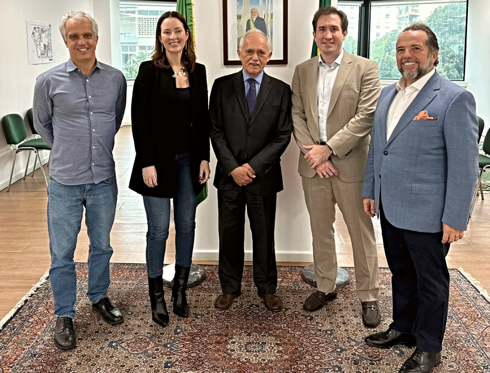 Presidente da Fecomércio-CE recebido pelo embaixador do Brasil em Portugal