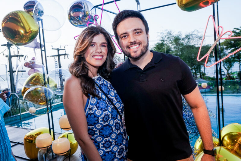 Nova idade - Rosângela De Francesco comemora aniversário com muita alegria e acompanhada de amigos e familiares