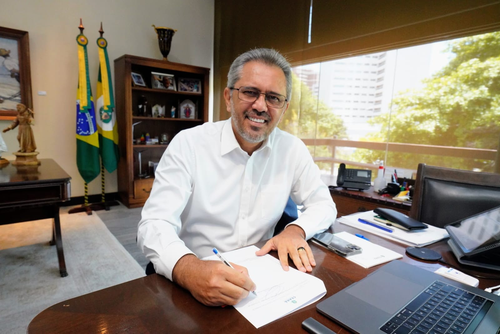 Governo encaminha à Alece reajuste do piso salarial dos professores da rede estadual Governo encaminha à Alece reajuste do piso salarial dos professores da rede estadual
