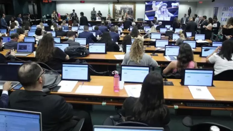 CCJ aprova PEC que propõe proibição total do aborto e texto avança na Câmara CCJ aprova PEC que propõe proibição total do aborto e texto avança na Câmara