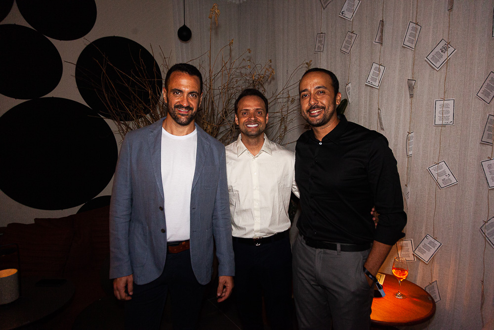 Adrián Medina, Junior E Fernando Holanda