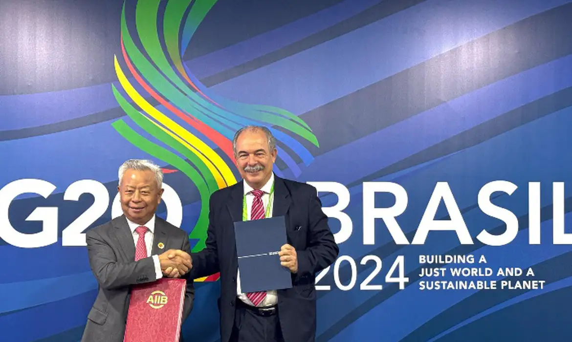BNDES e AIIB assinam memorando para investimentos no Brasil BNDES e AIIB assinam memorando para investimentos no Brasil