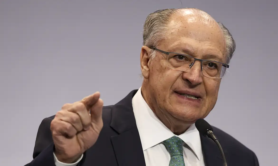 Alckmin inicia diálogo com EUA sobre taxação de aço e ferro