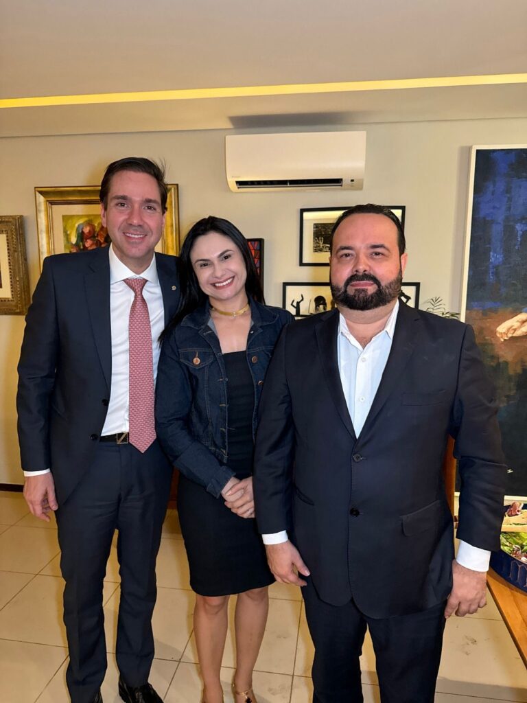 
				Dep. Eduardo Bismarck, Débora Marques E Vereador Wellington Saboia
				