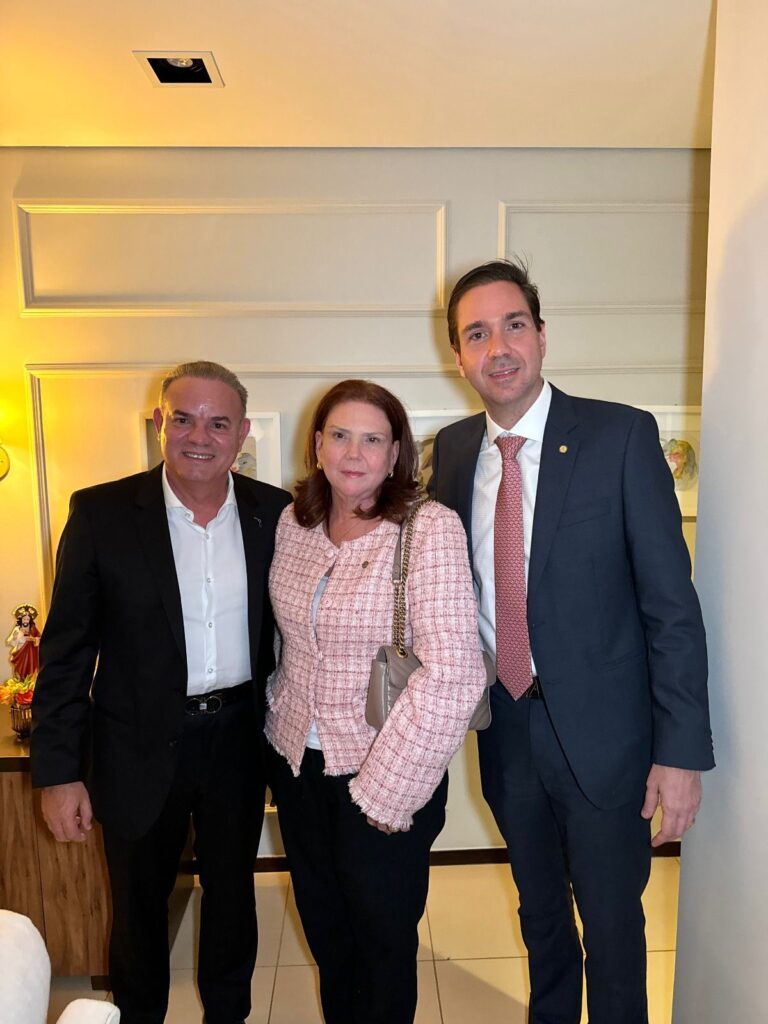 
				Ésio De Souza, Dep. Fernanda Pessoa E Dep. Eduardo Bismarck
				