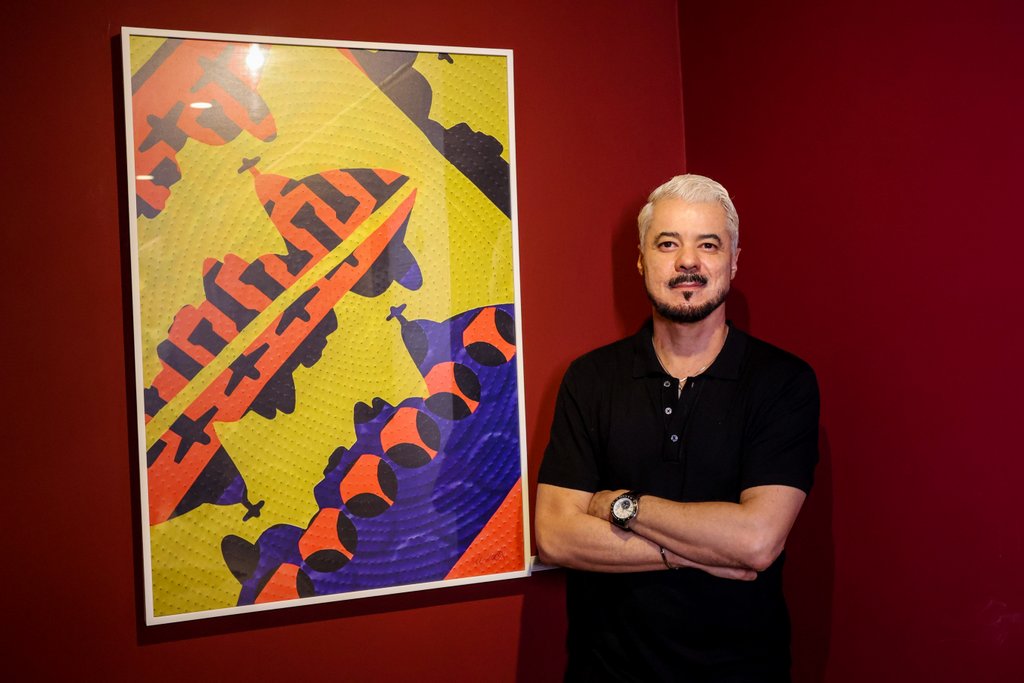 Gilson Martins inaugura exposição “Matrizes – O Lixo como Origem” no Hotel Grand Mercure Copacabana Gilson Martins inaugura exposição “Matrizes – O Lixo como Origem” no Hotel Grand Mercure Copacabana