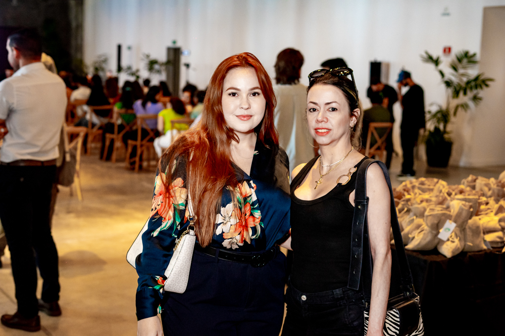 Larissa Delucca E Carol Bang