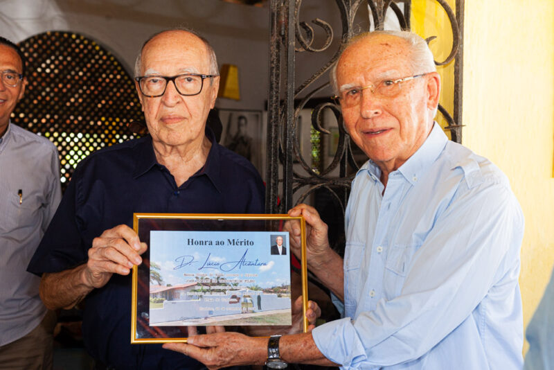 Amizade e tradição - Lúcio Brasileiro reúne amigos em tradicional encontro de fim de ano no Ugarte