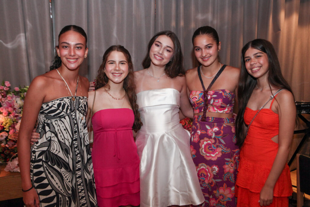 Maria Clara Neves, Lara Rolim, Eduarda Ferreira Gomes, Thais Barreto E Alícia Queiroga (10)