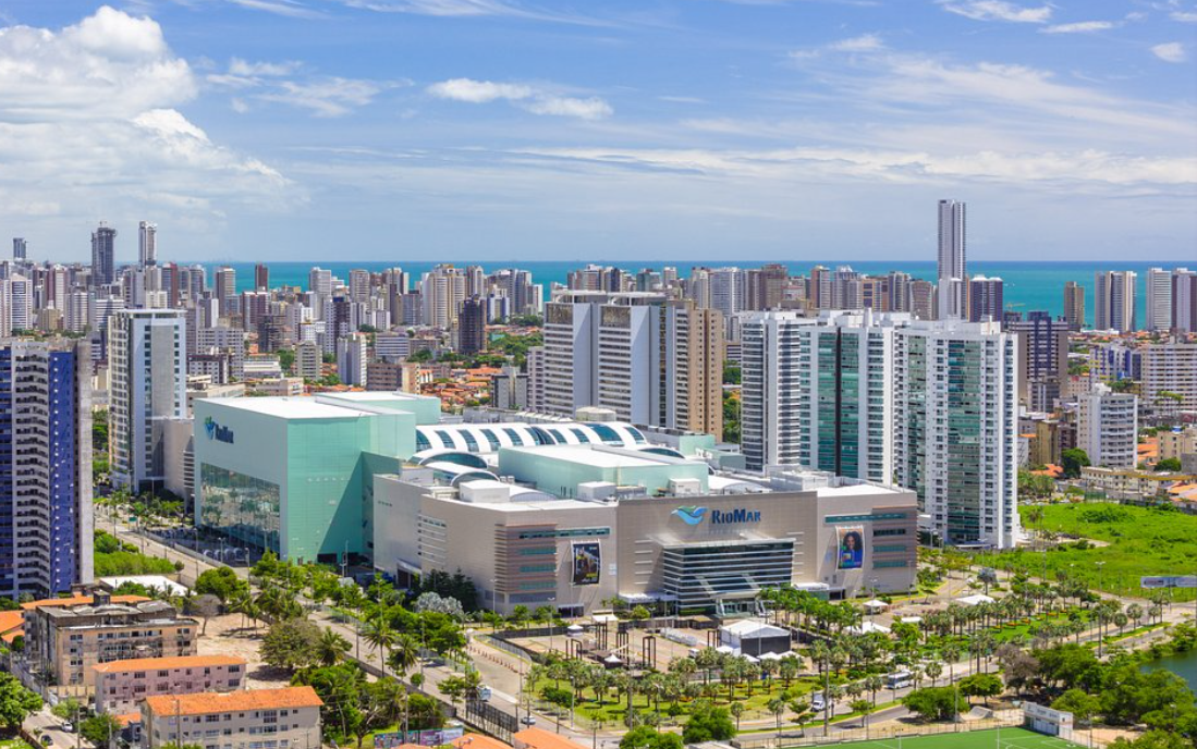 RioMar Fortaleza celebra dez anos com show especial “Ciro Santos Convida Humor na Praça” RioMar Fortaleza celebra dez anos com show especial “Ciro Santos Convida Humor na Praça”