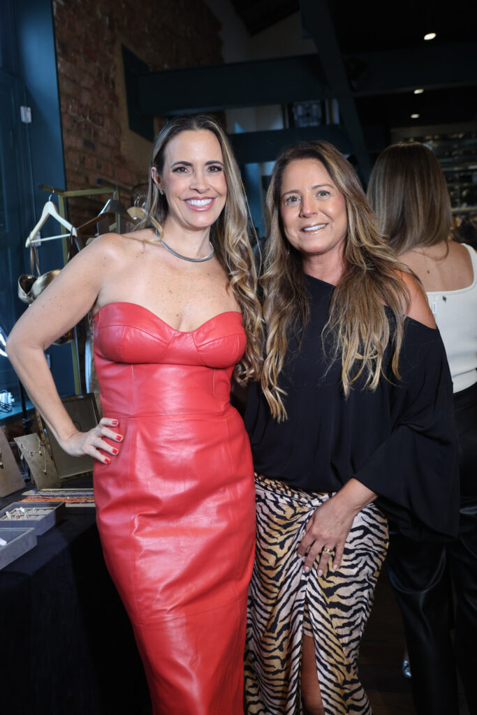 Claudia Dutra E Roberta De Andrade Neves