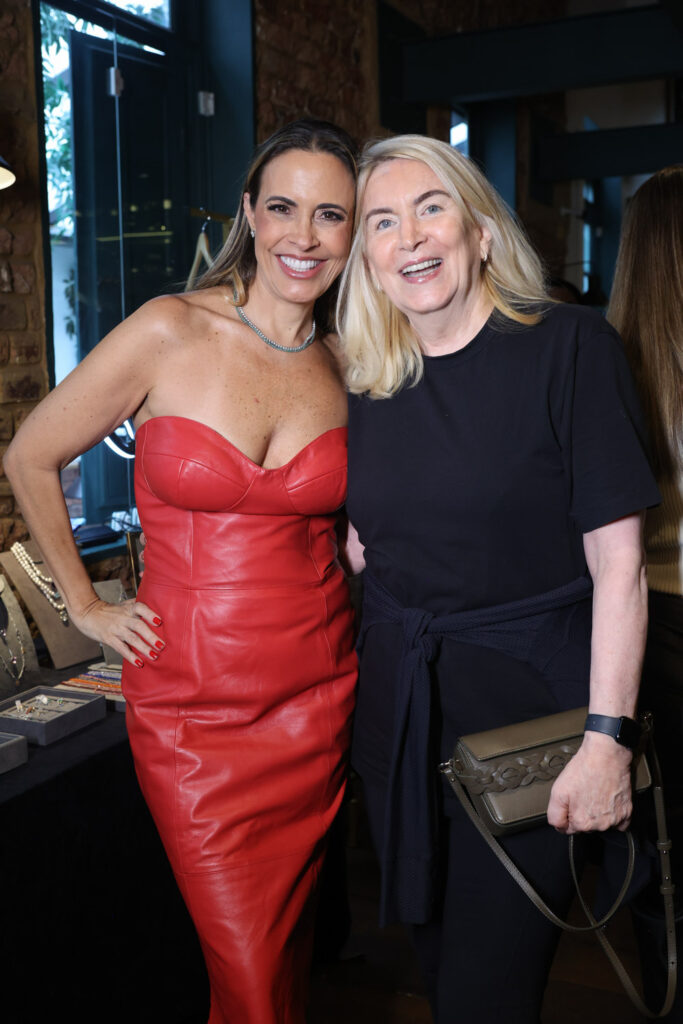 Claudia Dutra E Susana Oliveira Santos