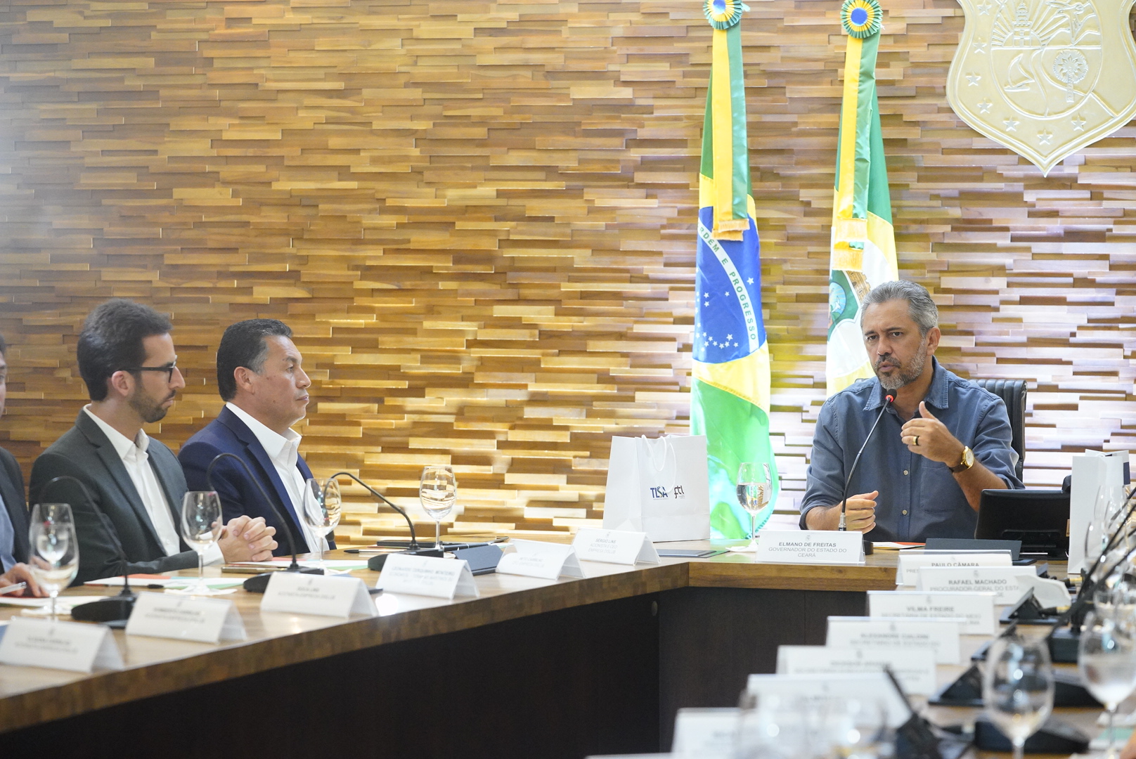Elmano de Freitas destaca avanços estruturais no Ceará com novo terminal de tancagem no Porto do Pecém Elmano de Freitas destaca avanços estruturais no Ceará com novo terminal de tancagem no Porto do Pecém