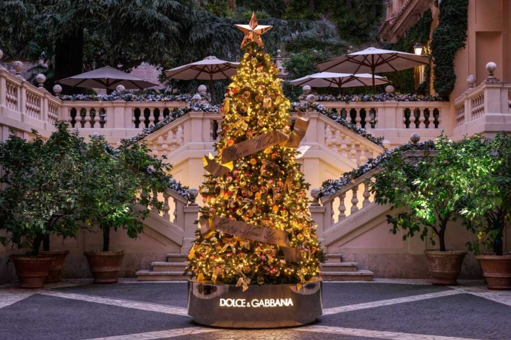 Hotel De Russie Dolcegabbana Light Up Heart Rome Holiday Season 1 1200x800 1200x800