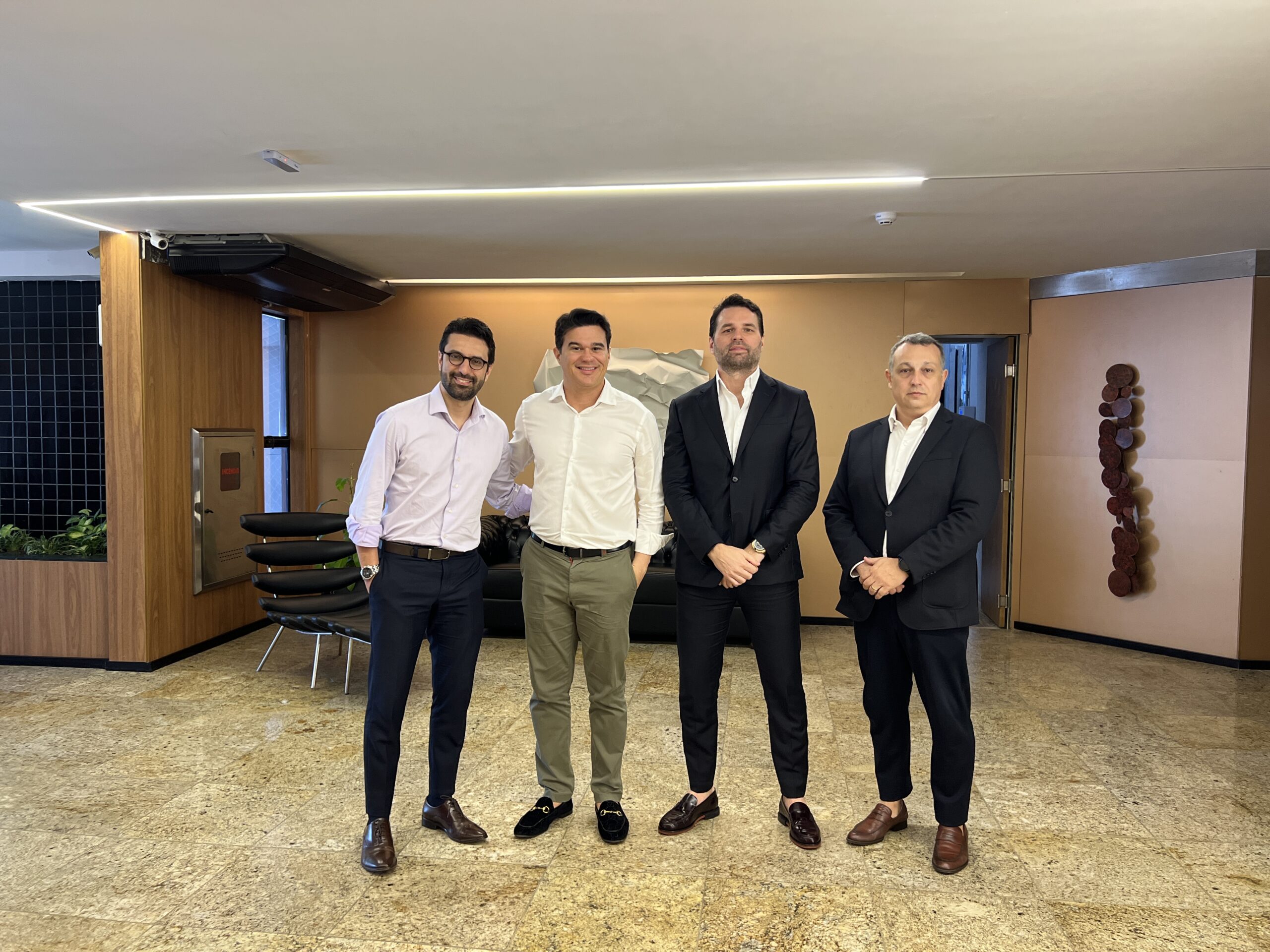 Dr. Davi Pontes recebe visita estratégica de diretores do Blanc Hospital, no Complexo Lift