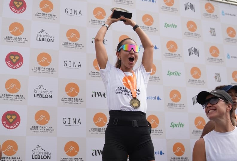 Julia Mendes conquista a Corrida Solar Shopping Leblon e celebra superação pessoal