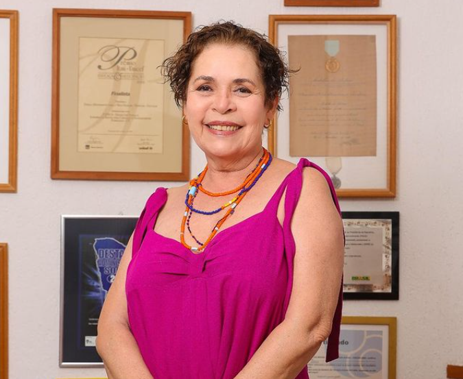 Dora Andrade promove Bazar da EDISCA no shopping RioMar Fortaleza Dora Andrade promove Bazar da EDISCA no shopping RioMar Fortaleza