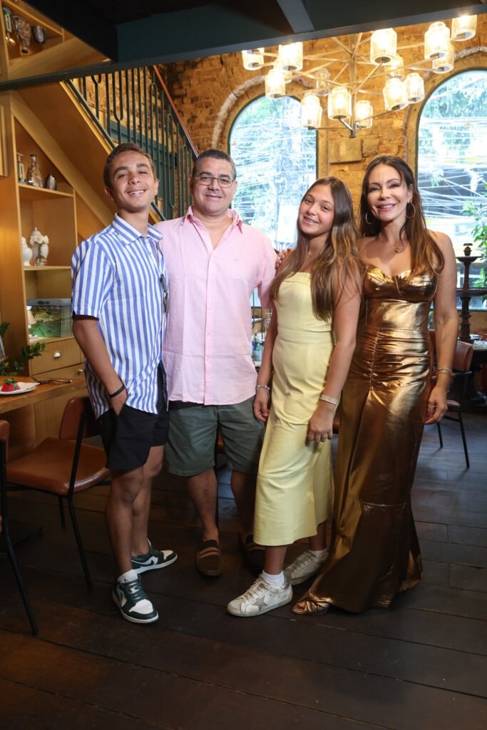 Maurício Celes, Henrique Celes, Claudia Celes E Giovana Celes.