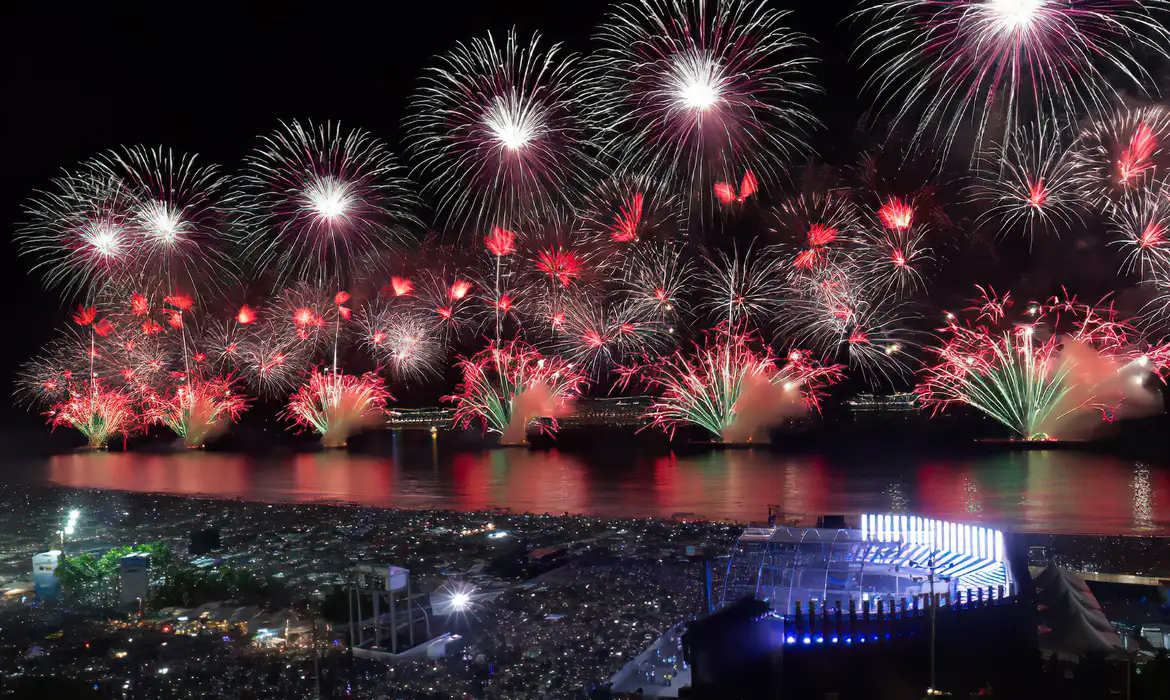 Réveillon 2025 deve movimentar R$ 3,2 bilhões no Rio de Janeiro Réveillon 2025 deve movimentar R$ 3,2 bilhões no Rio de Janeiro