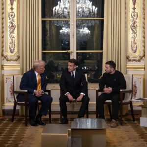 Líderes mundiais se reúnem em Paris para reabertura de Notre-Dame e discutem paz e segurança global